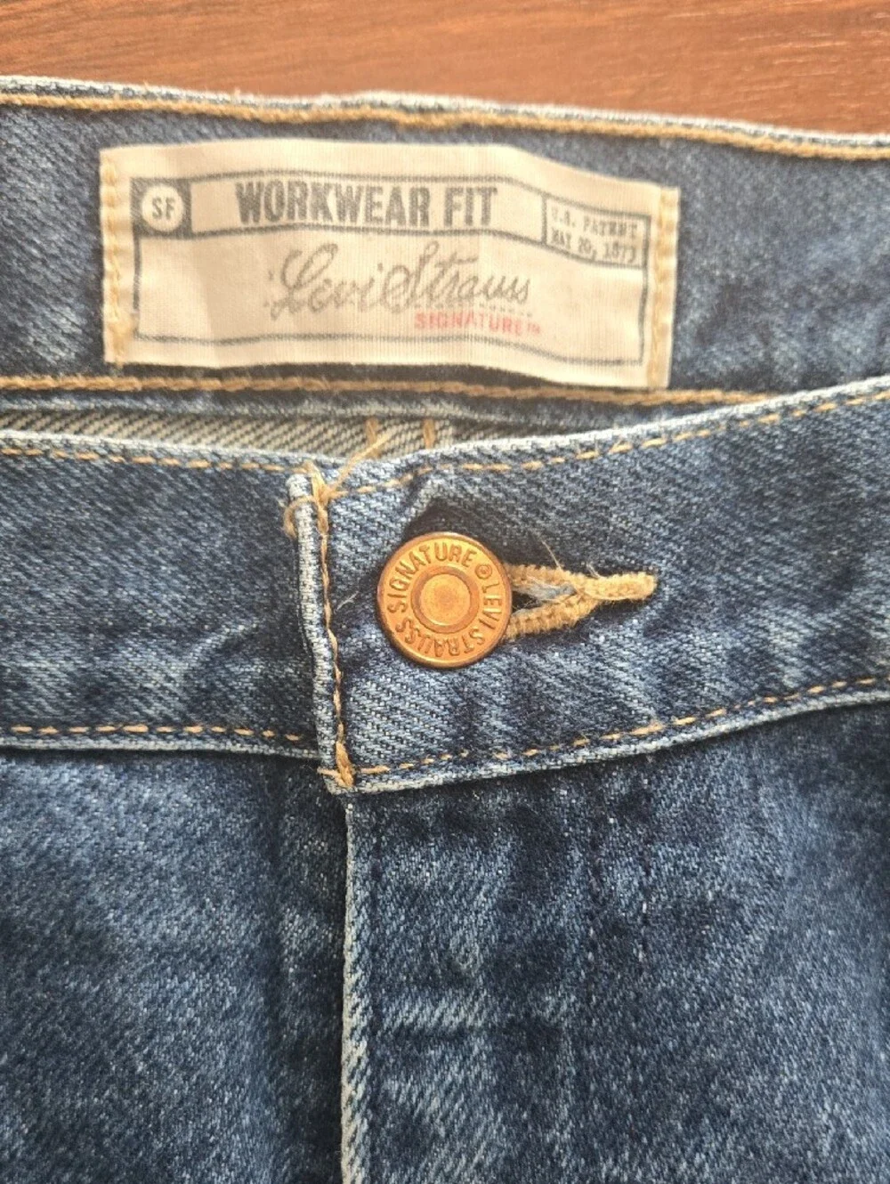 Levis relaxed fit